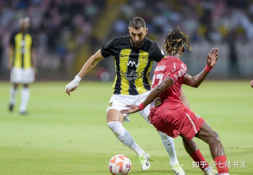 包含国际比赛日芝加哥公牛调整名单以备法国杯，豪取连胜环节打磨，更衣室稳定，轮换策略成焦点的词条